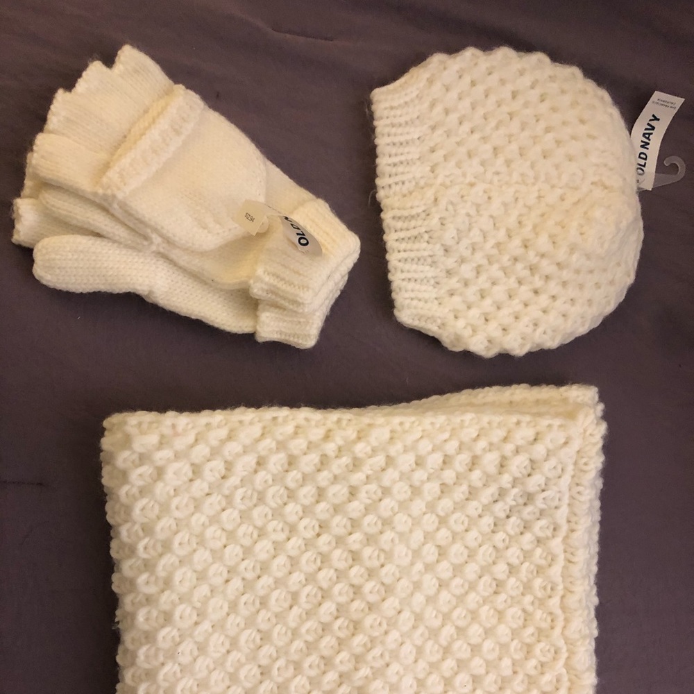Knitted Winter Set: gloves, hat, scarf